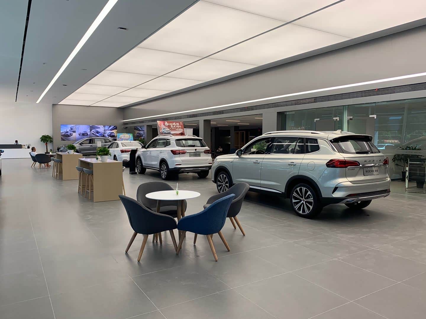 新车展示区