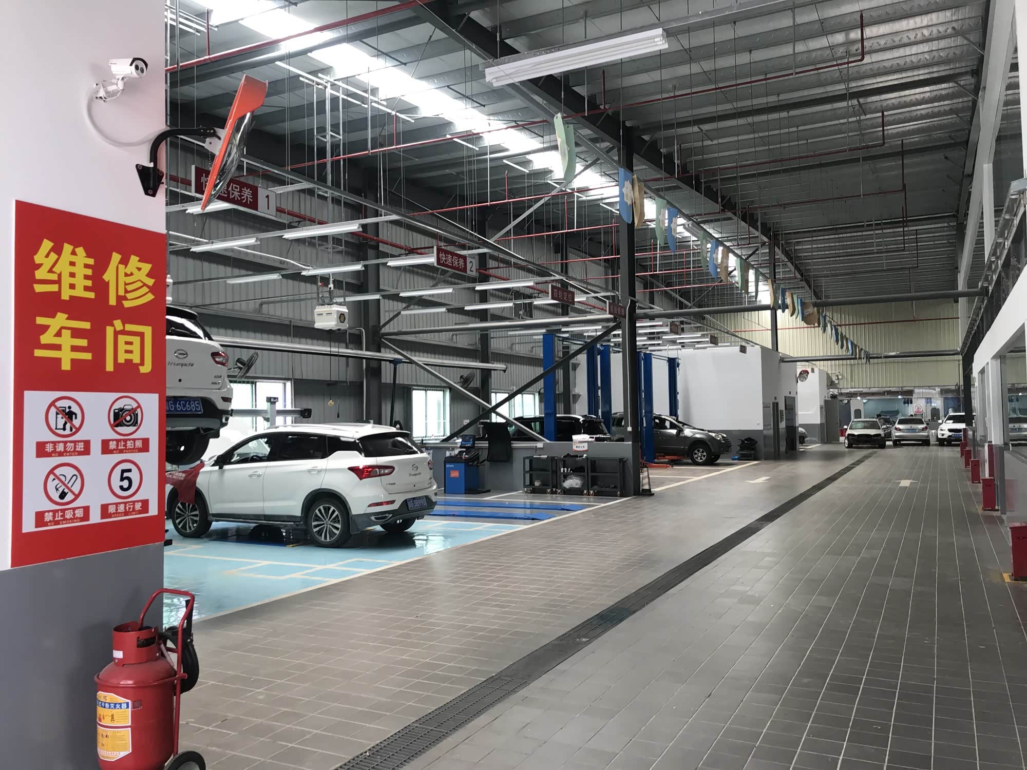 海田车城湛江祺丰4s店 维修间