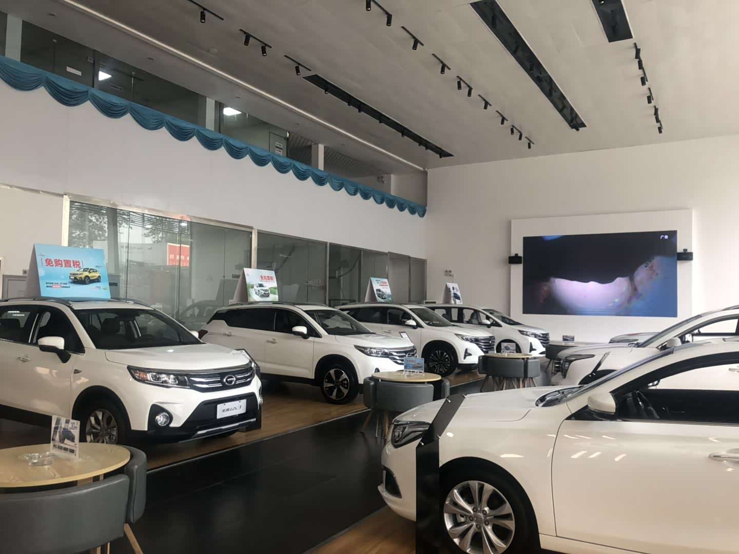 新车展示区