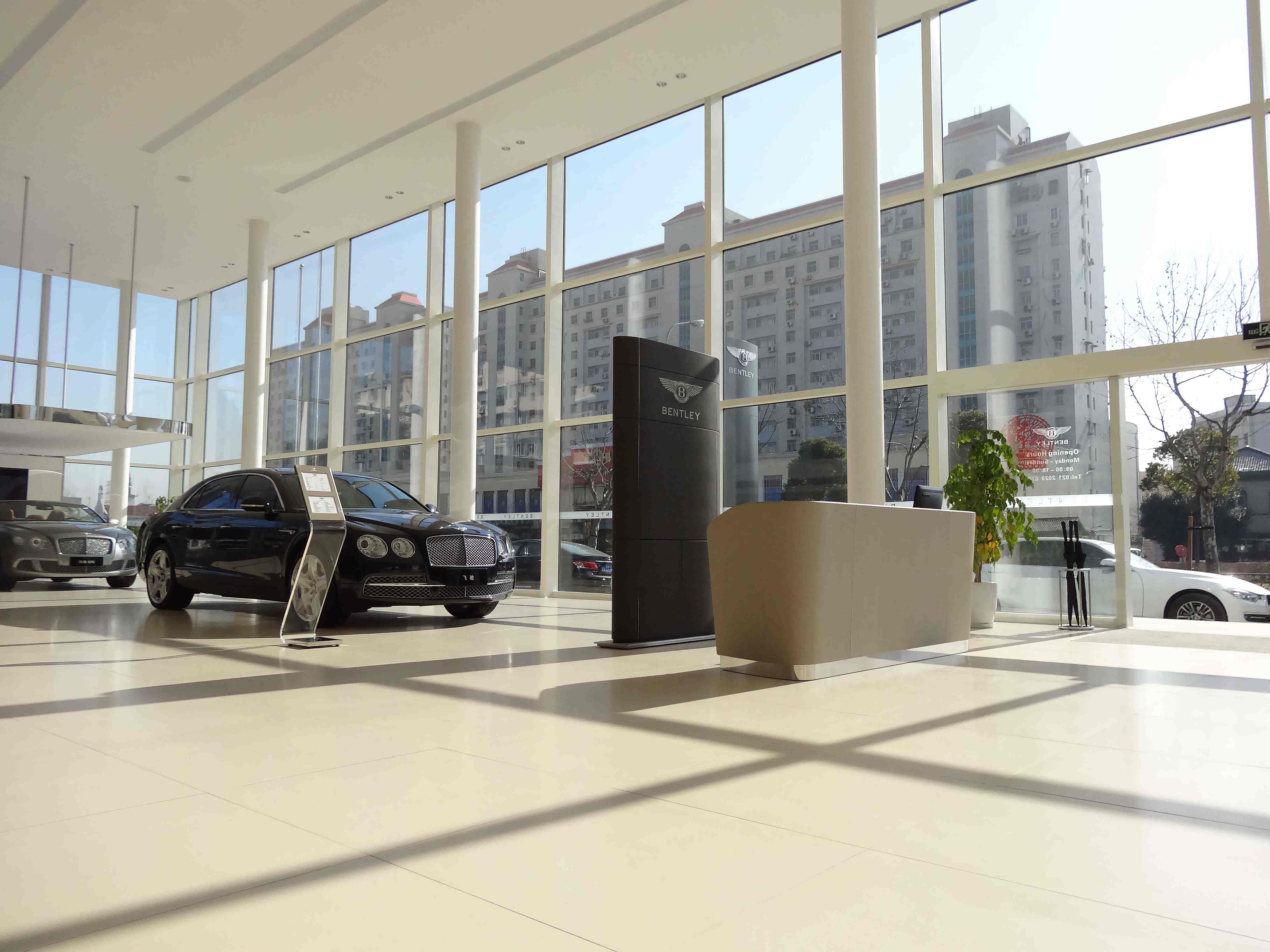 新车展示区