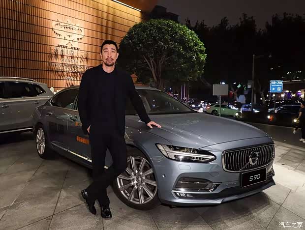 一面是口碑爆棚的"千面影帝" 一面是敢于挑战多角的实力派 wang千源 x