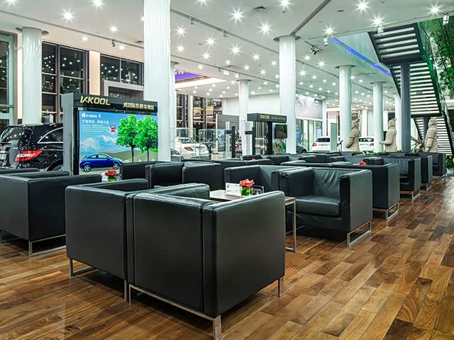 利之星奔驰全品牌体验中心 休息区