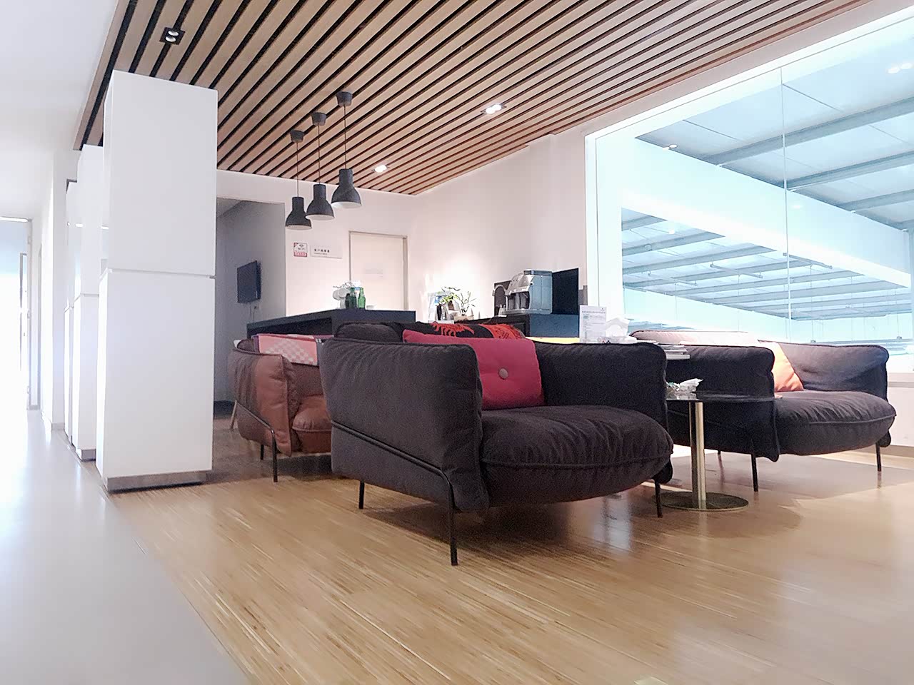 龙岩英瑞福沃尔沃4s中心 休息区