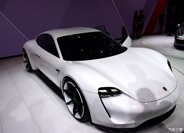 【2018年发布 奥迪纯电动SUV续航超500km_