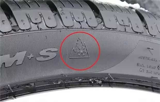 最好可以准备两套轮胎,一套普通的轮胎,一套冬季轮胎(也称雪地胎,有