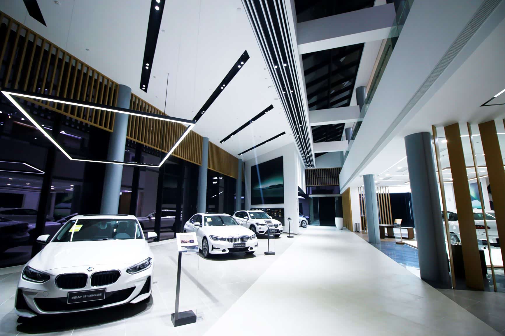 新车展示区