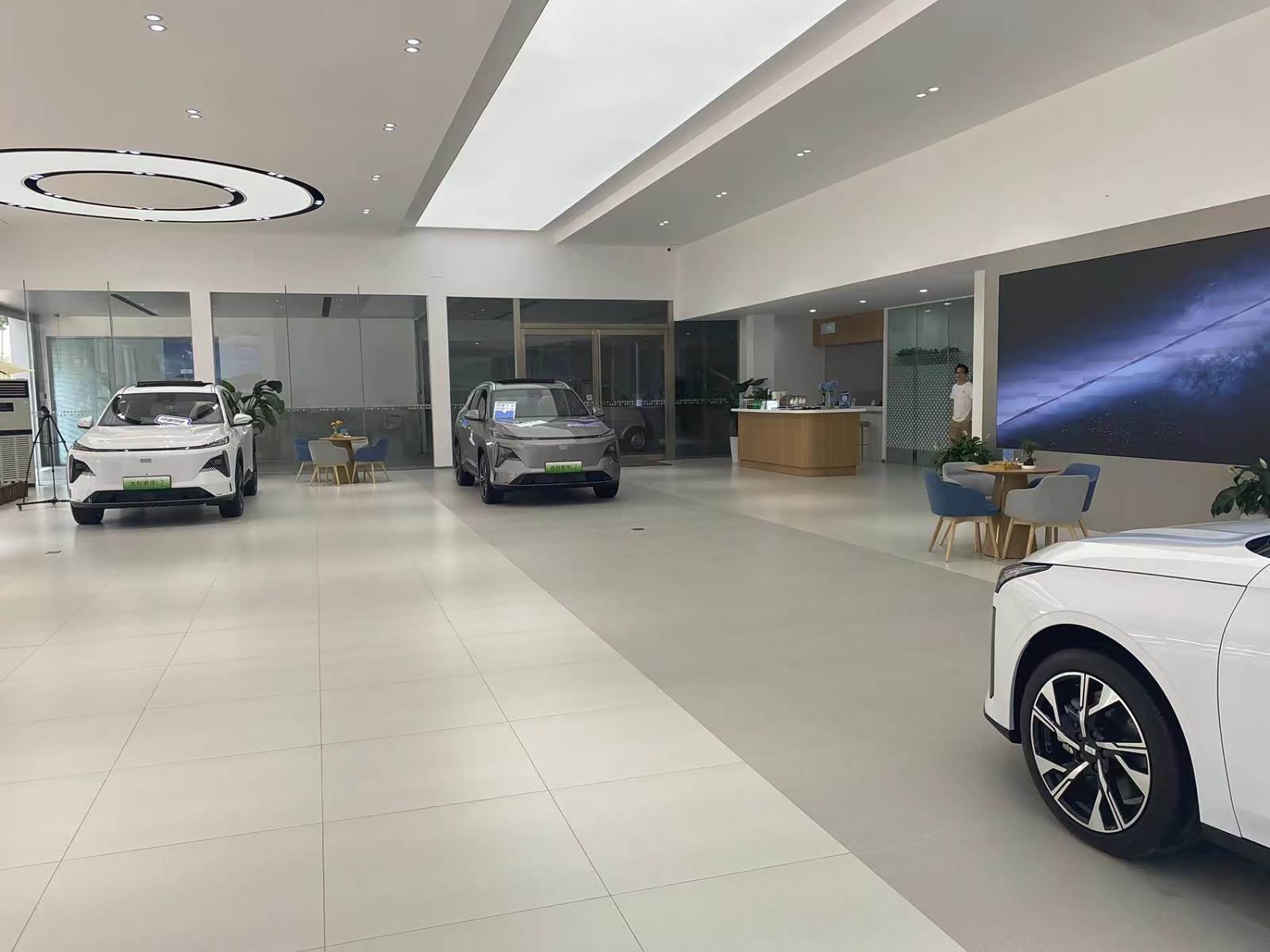 新车展示区