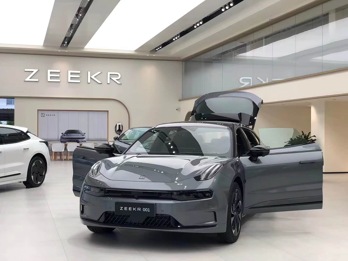 新车展示区