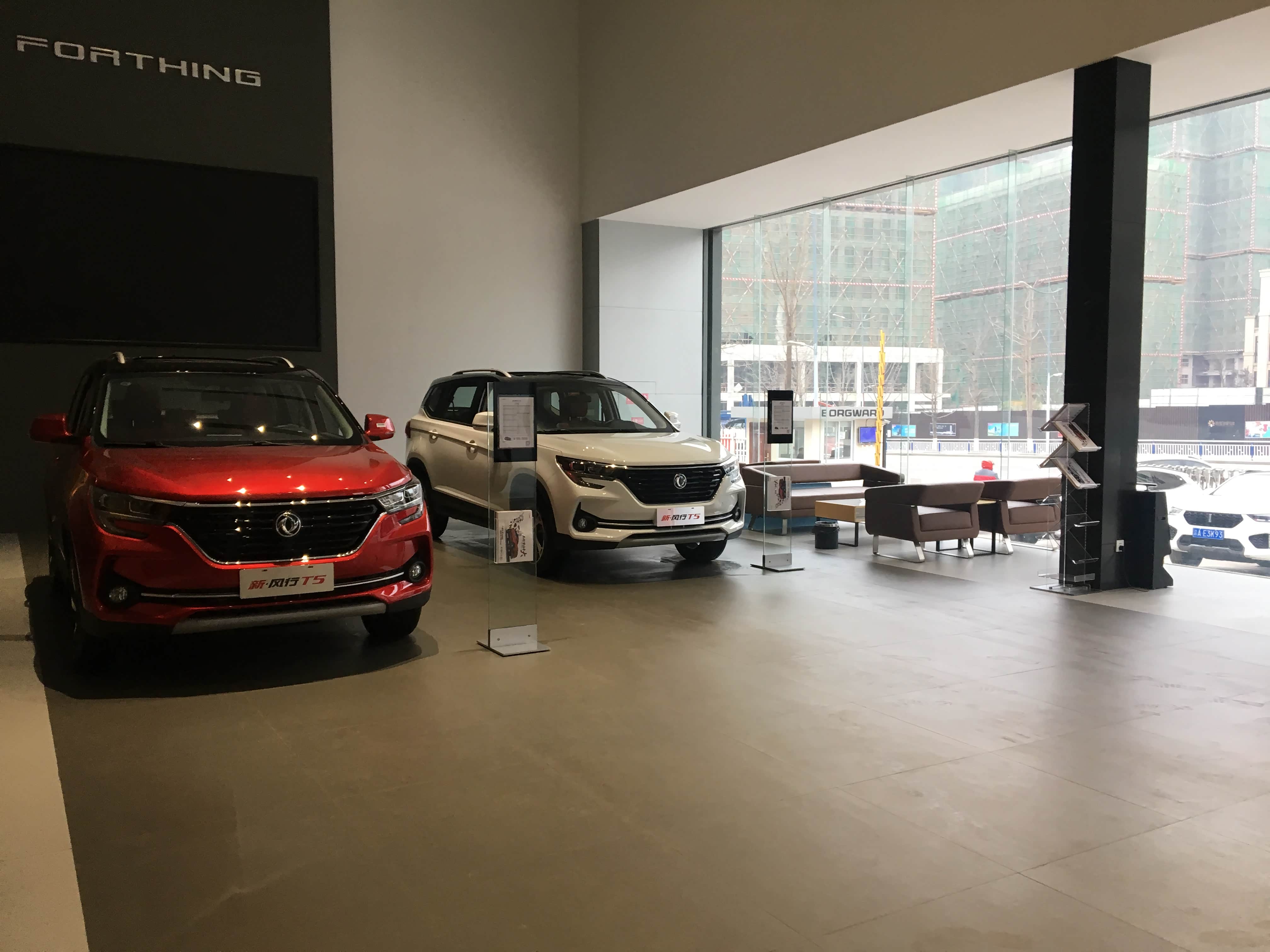 新车展示区