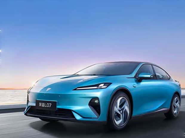 深蓝L07热销中 价格直降2.5万