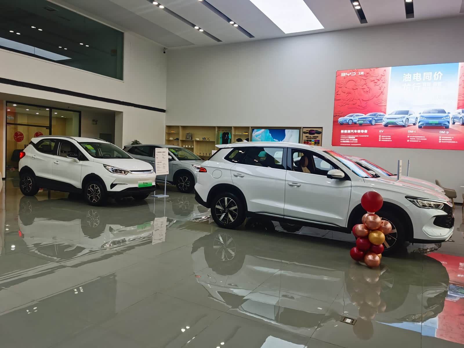 新车展示区