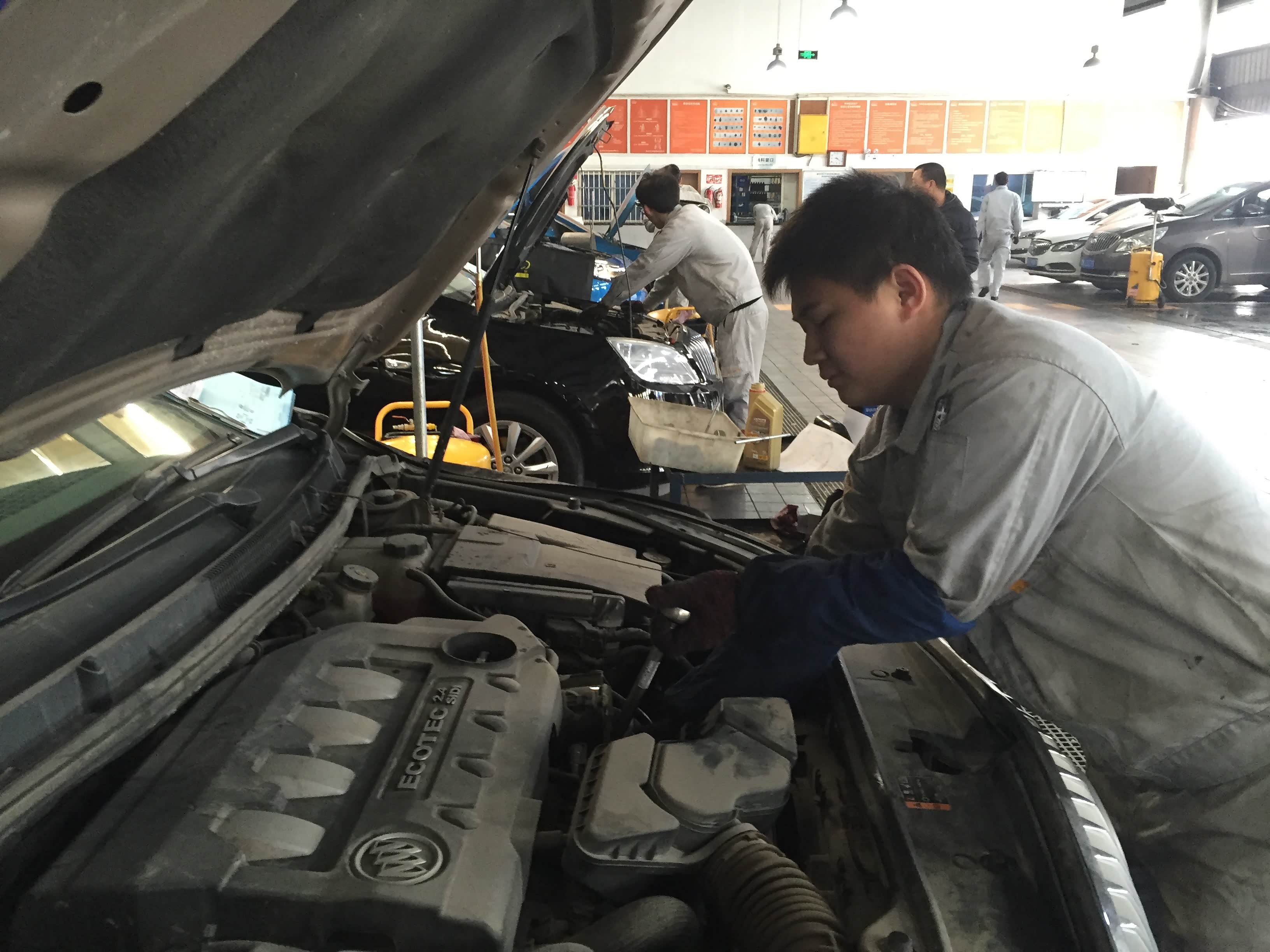 温州华特别克4s店 维修间