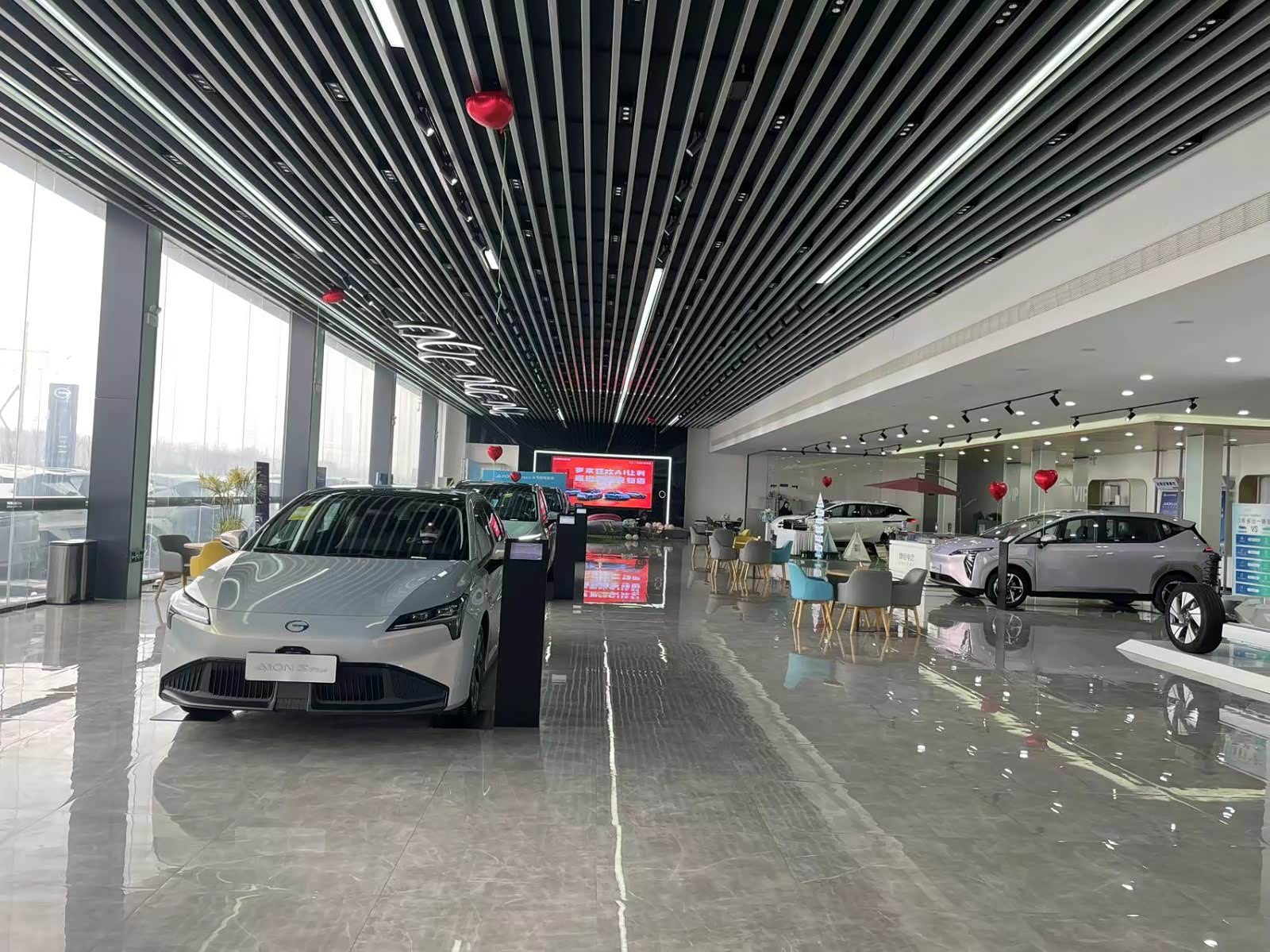 新车展示区