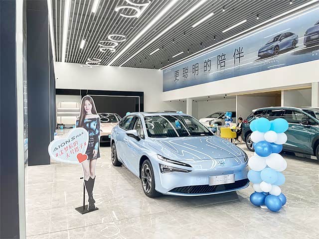新车展示区