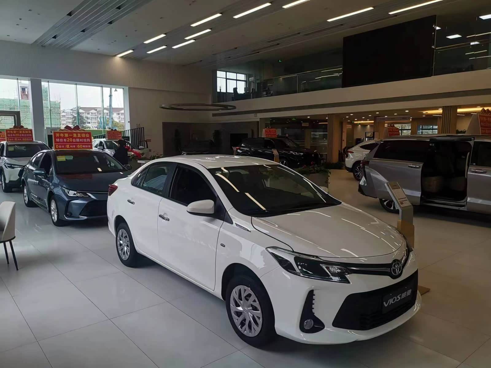 新车展示区