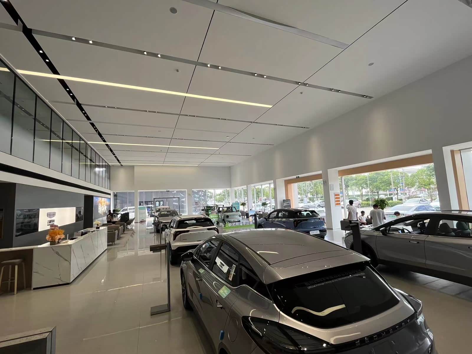 新车展示区