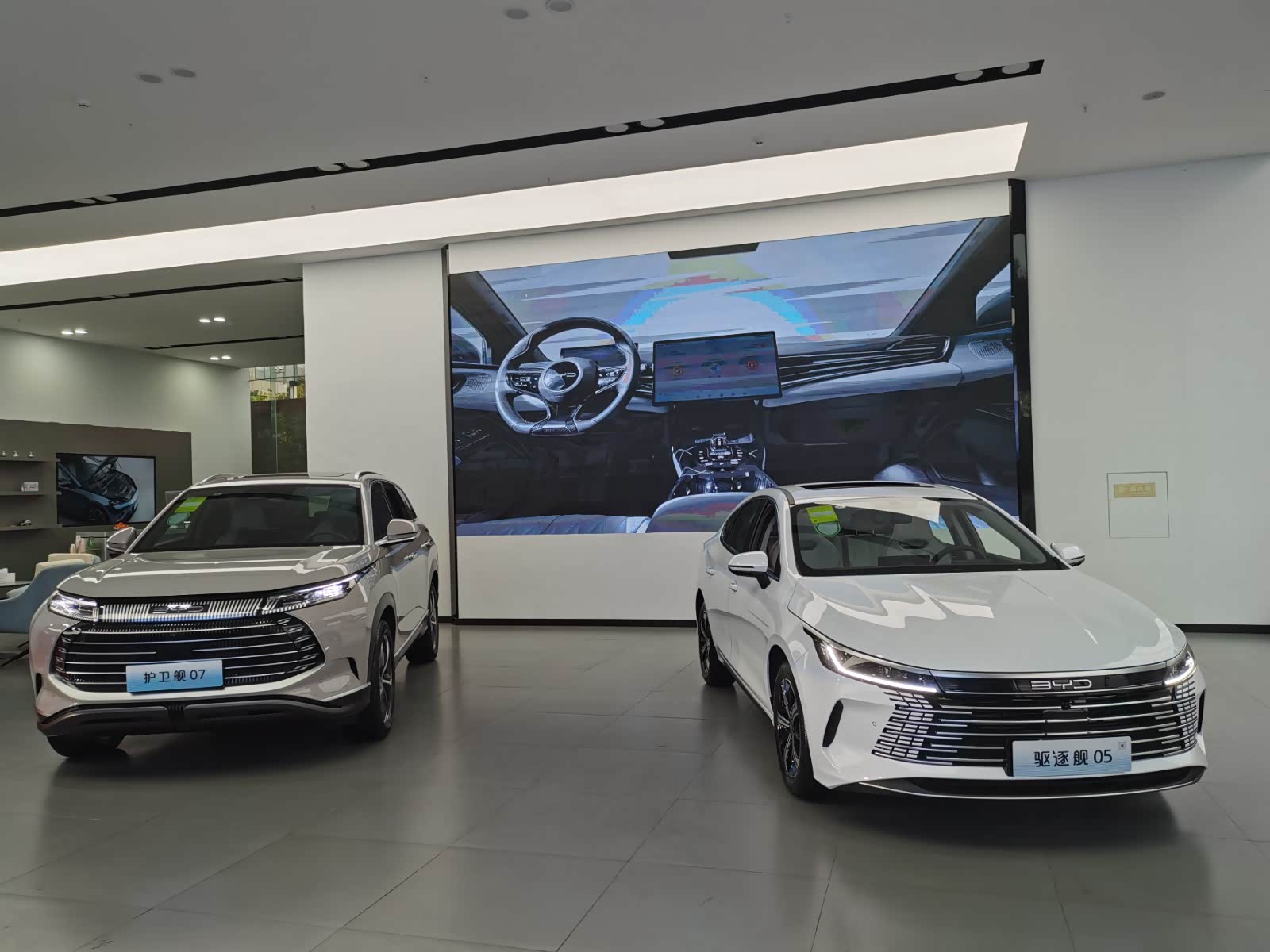新车展示区