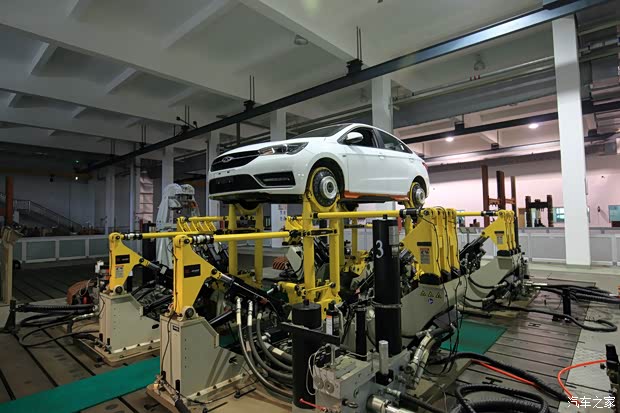 图为奇瑞汽车工程试验室