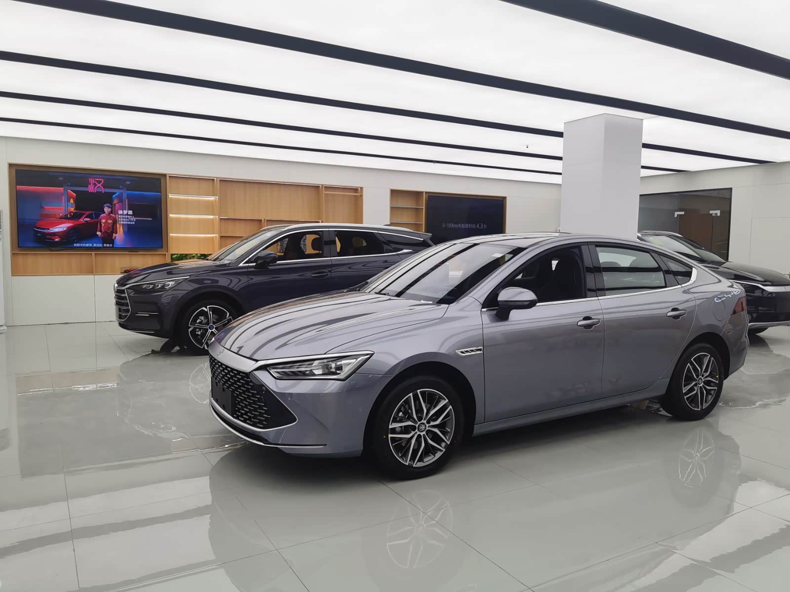 新车展示区