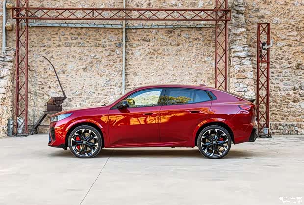 实拍全新宝马x2m35i火红色金属漆太抢眼