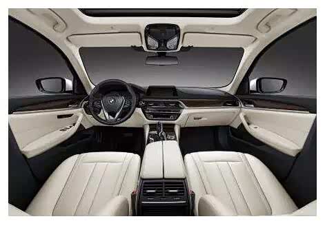 dakota真皮座椅让内在的豪华气质不彰自显,并搭配独特的缝线,舒适的