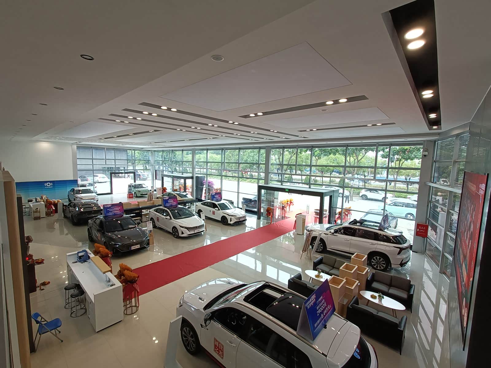 新车展示区