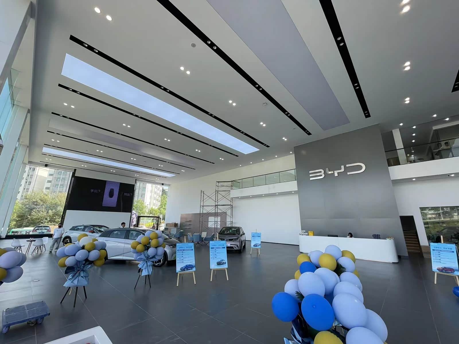 新车展示区