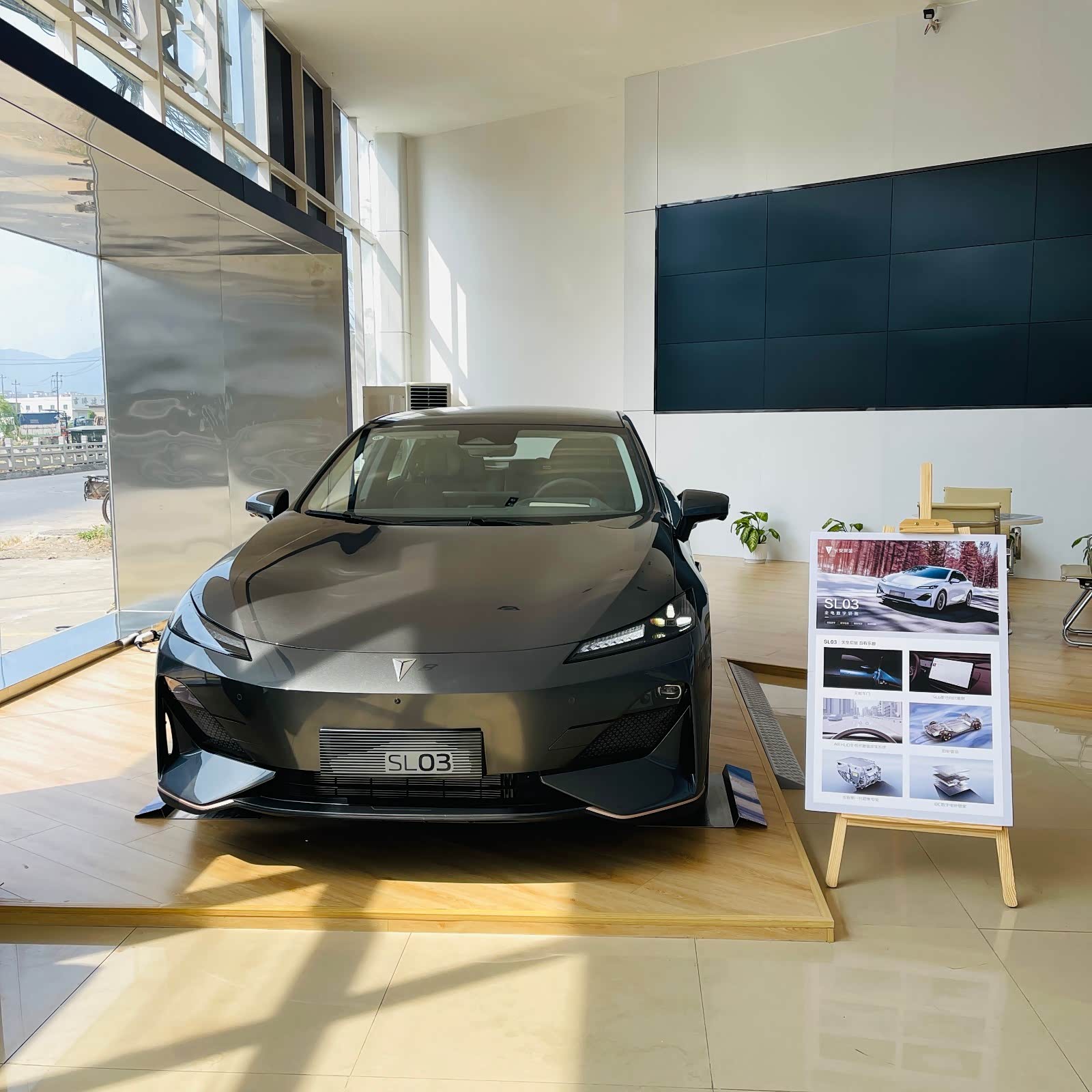 新车展示区