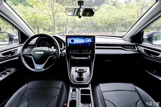 哈弗m6plus超大空间驾乘装载都惬意