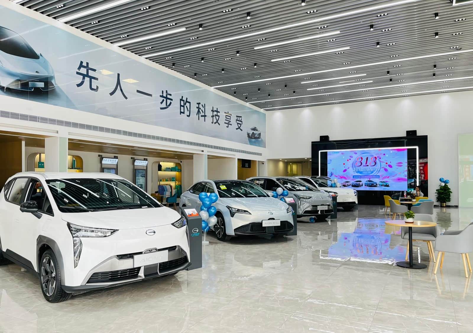 新车展示区