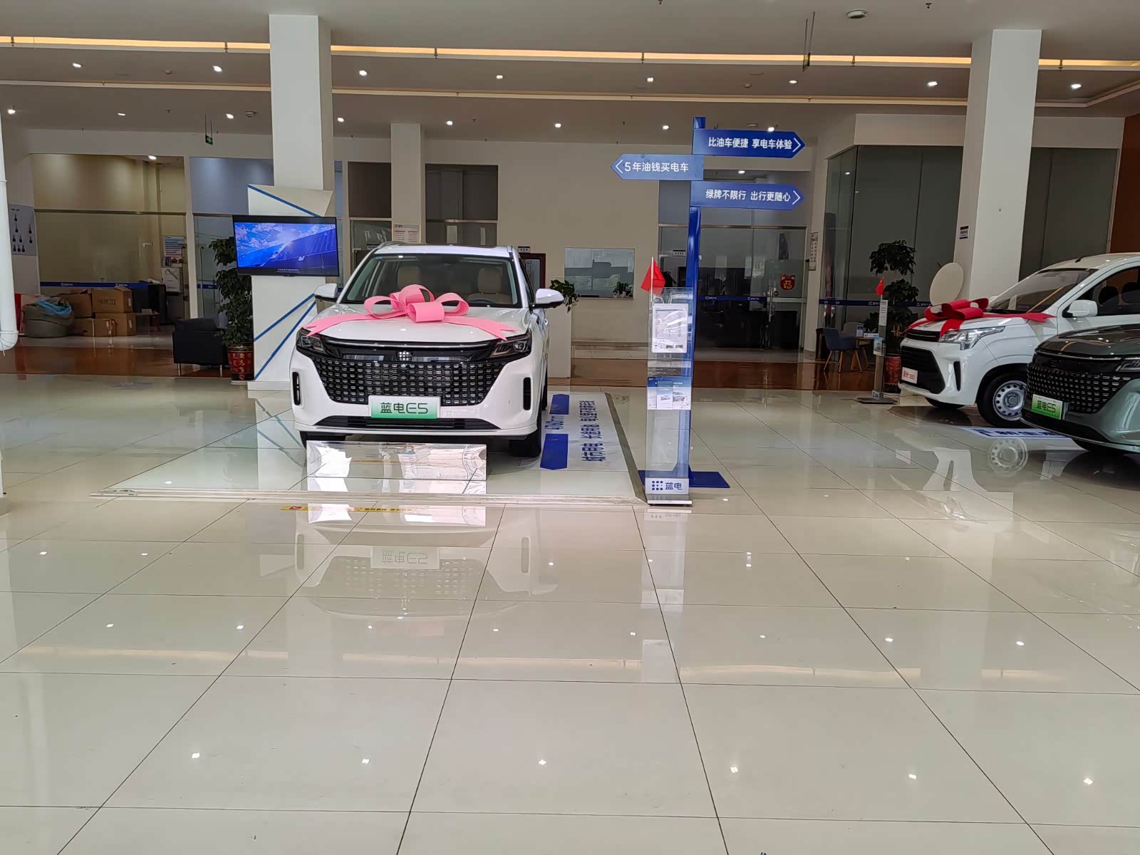 新车展示区