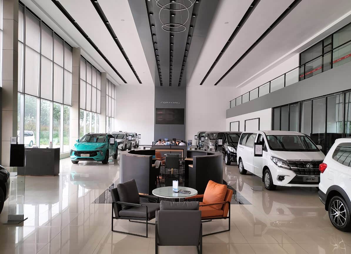 新车展示区