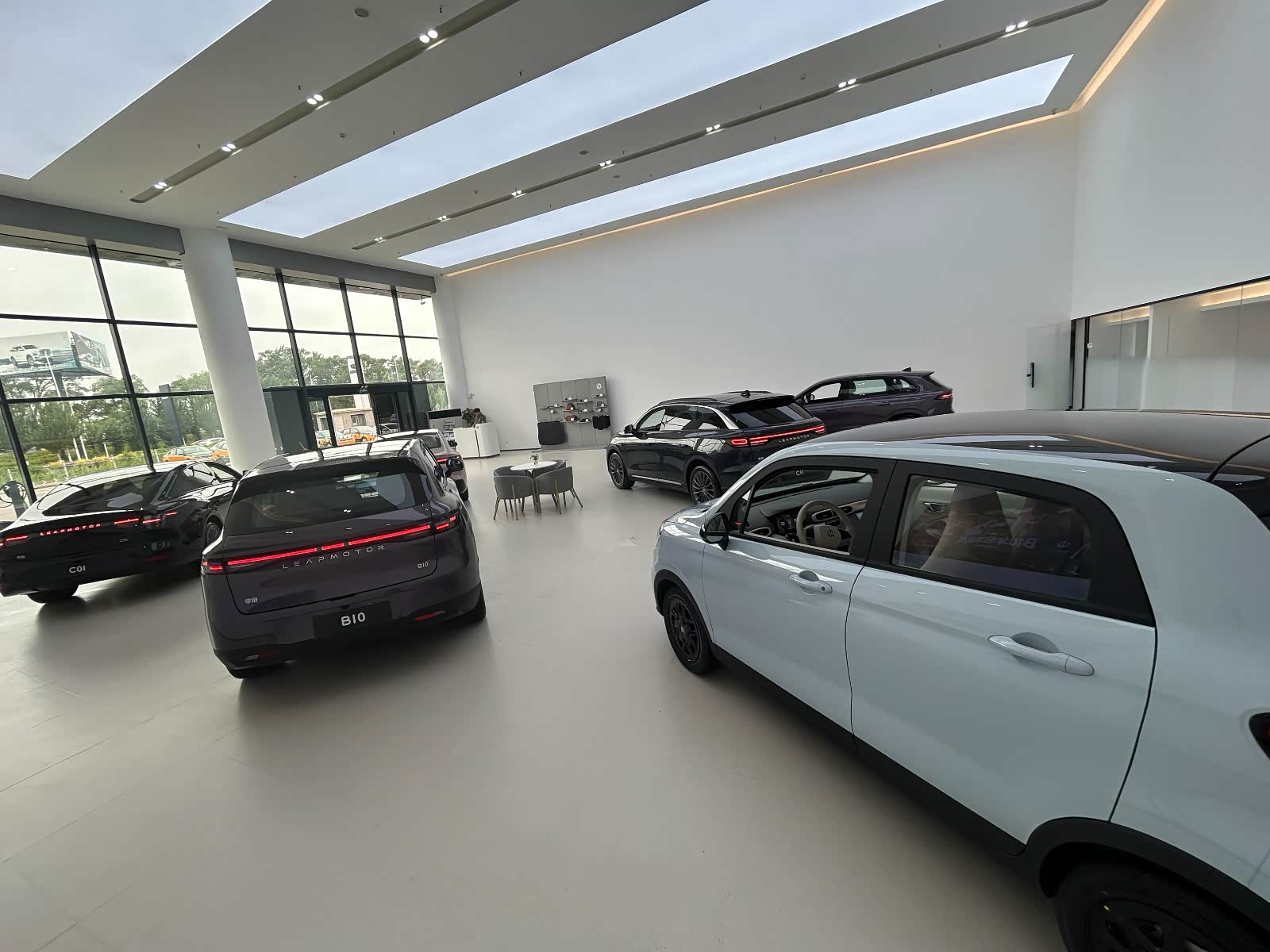 新车展示区
