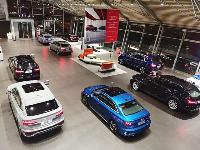 新车展示区