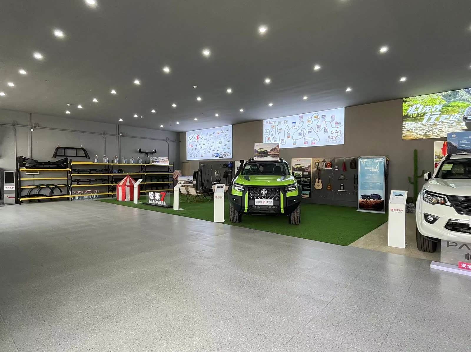 新车展示区