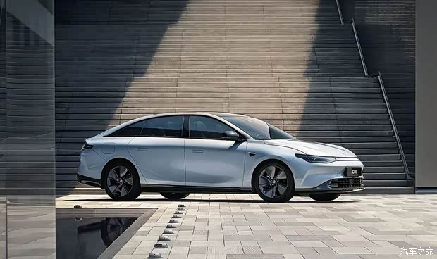 落地不到15万8155芯片三联屏零跑c01真香