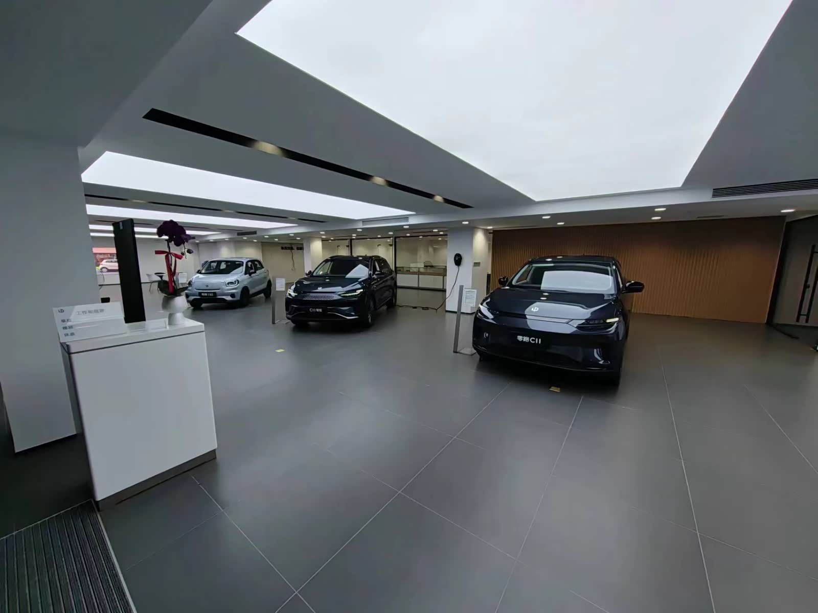 新车展示区