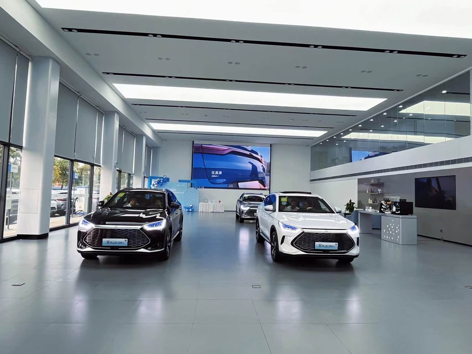 新车展示区