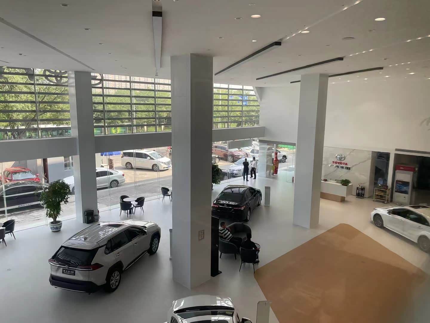 新车展示区