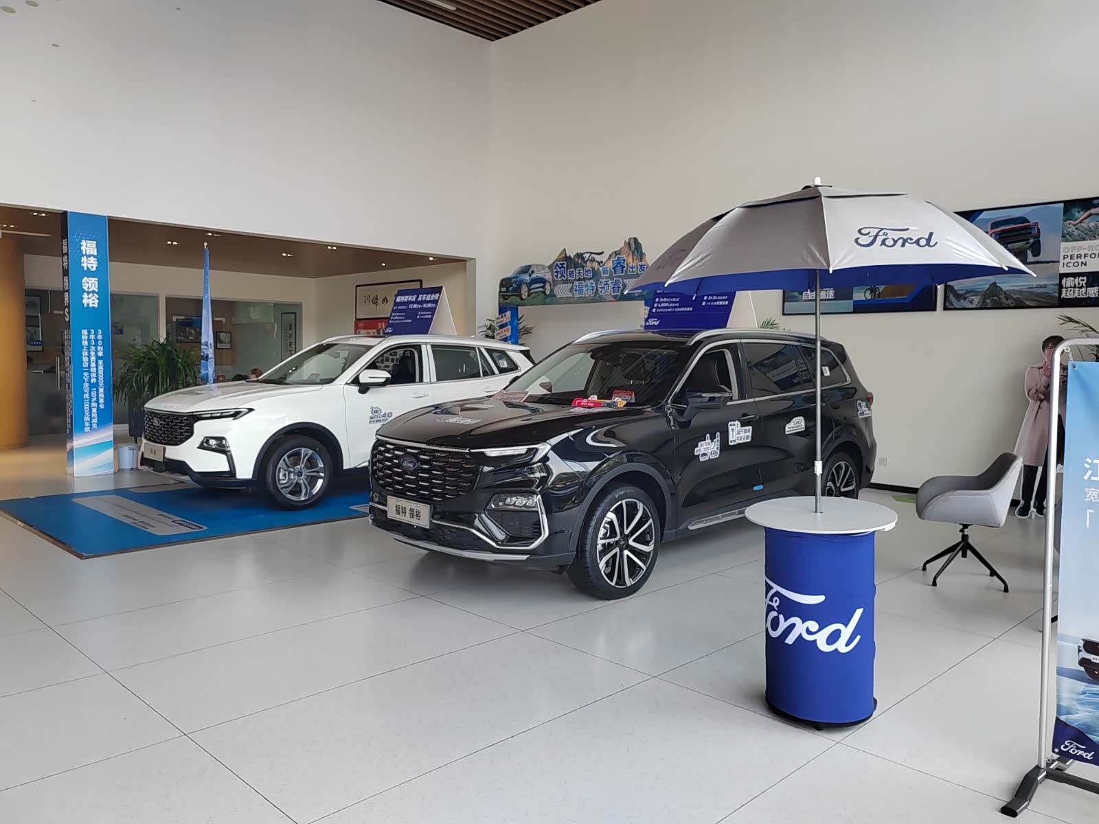 新车展示区