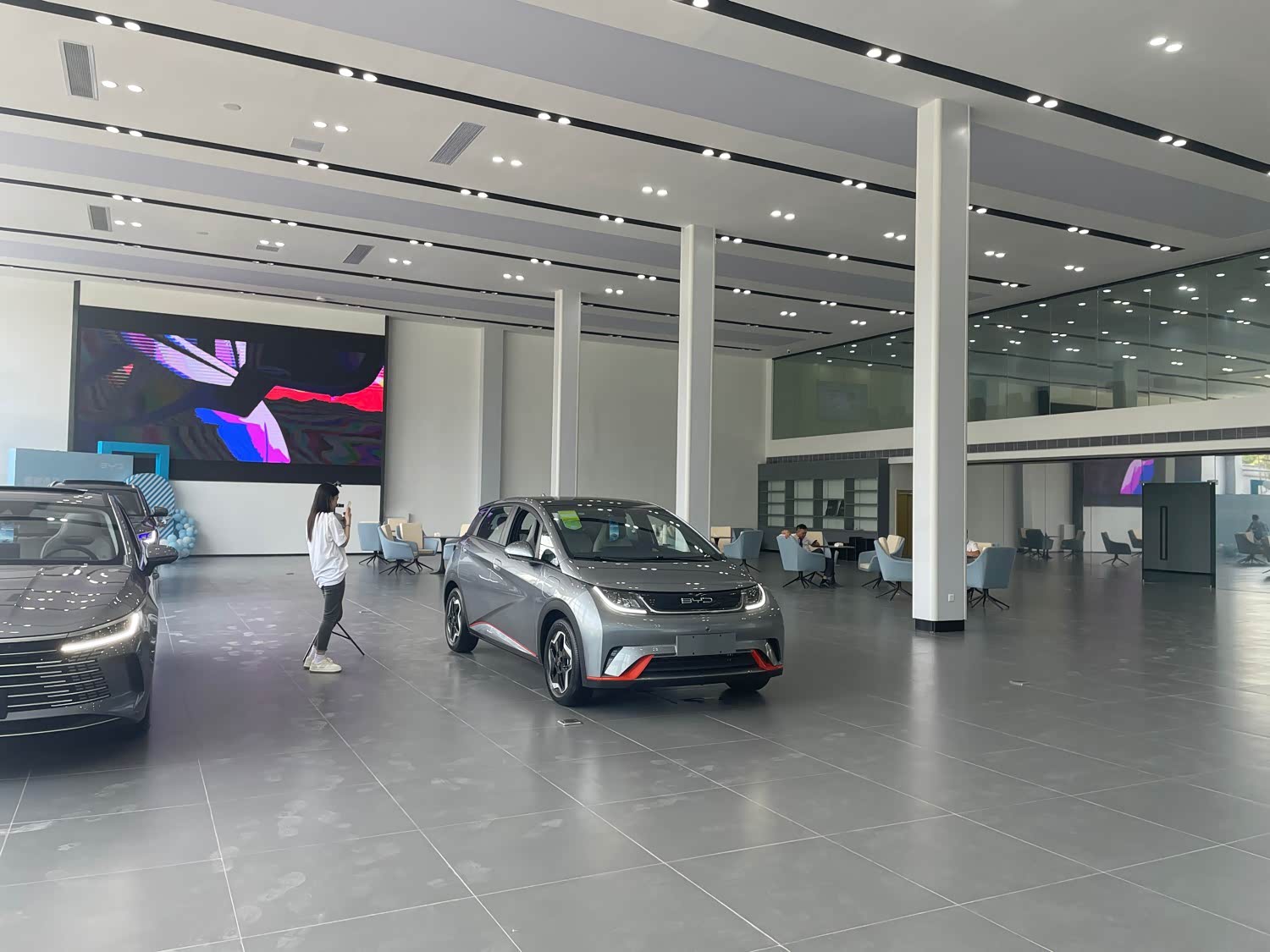 新车展示区