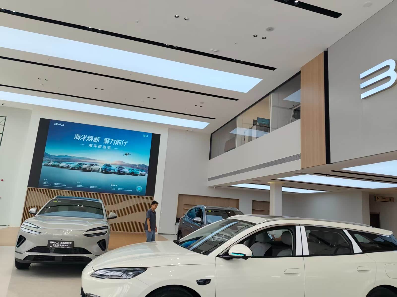 新车展示区
