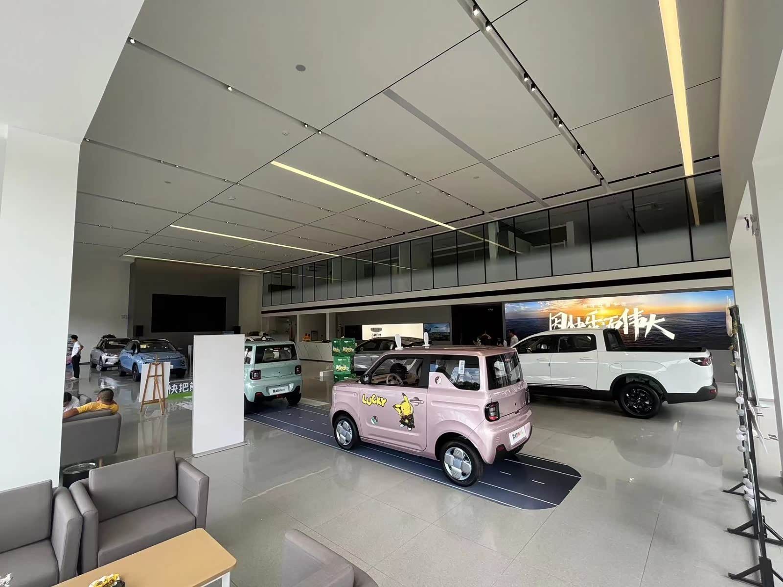 新车展示区