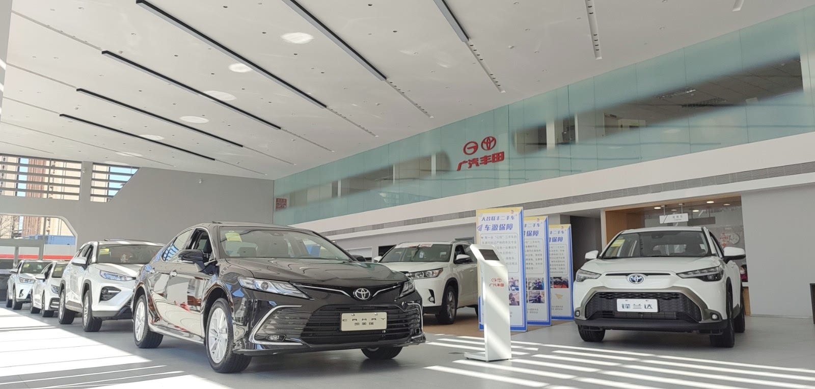 新车展示区
