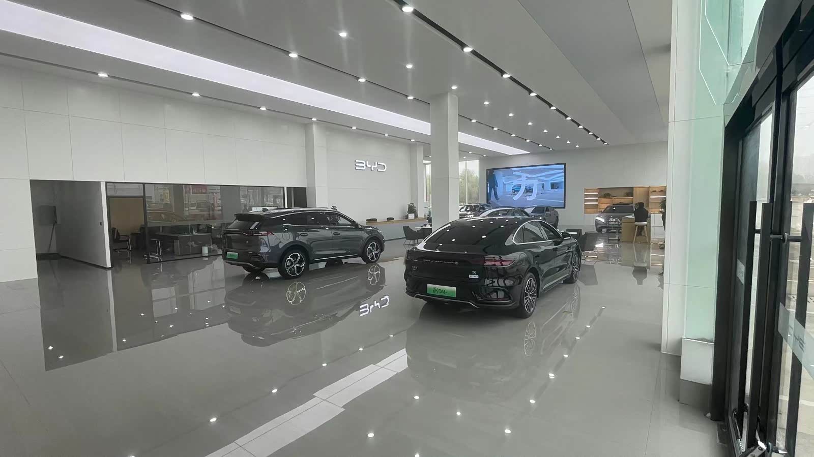 新车展示区