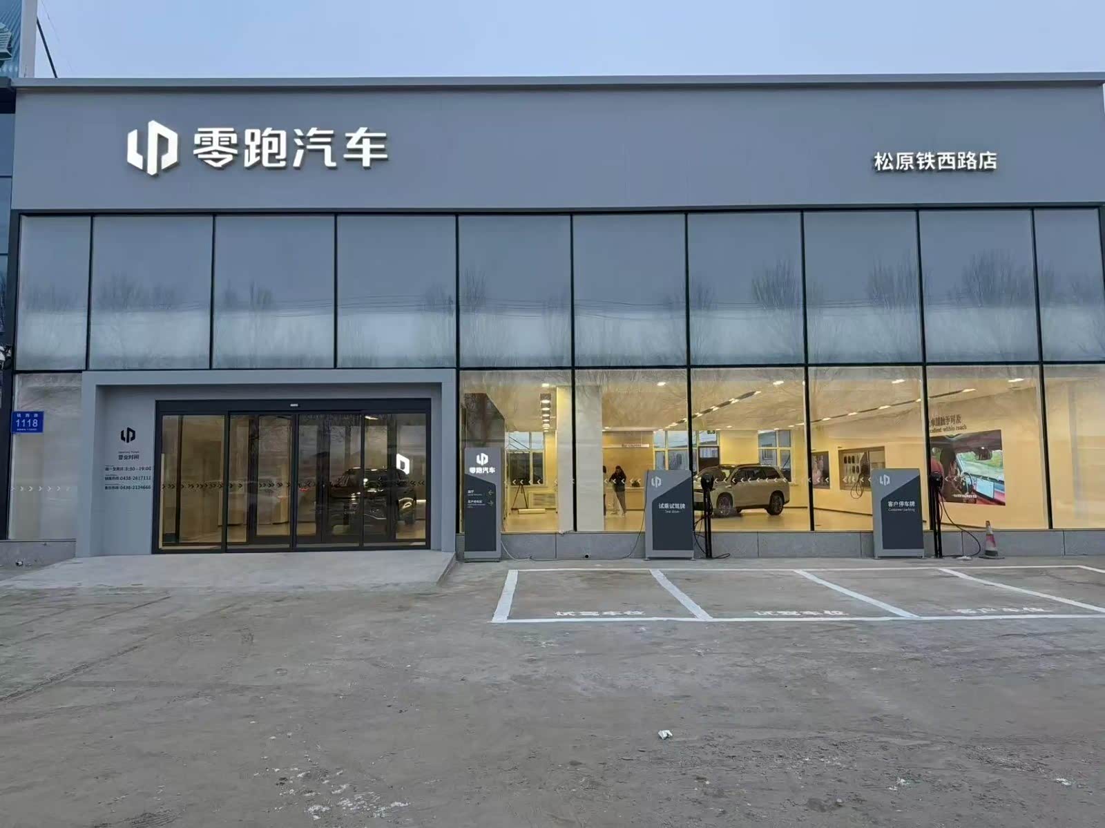 新车展示区