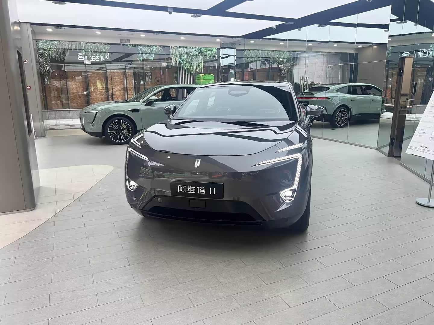 新车展示区