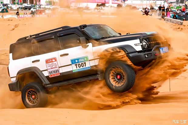 漫山遍野皆长城长城越野家族与用户相聚2023阿拉善英雄会