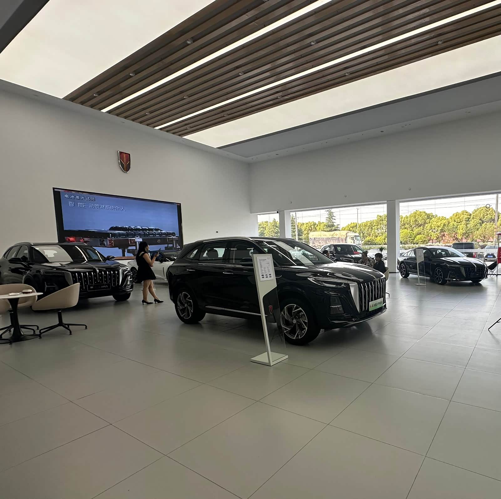 新车展示区