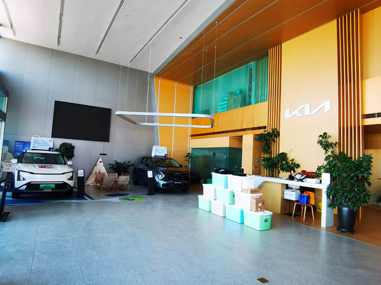 新车展示区